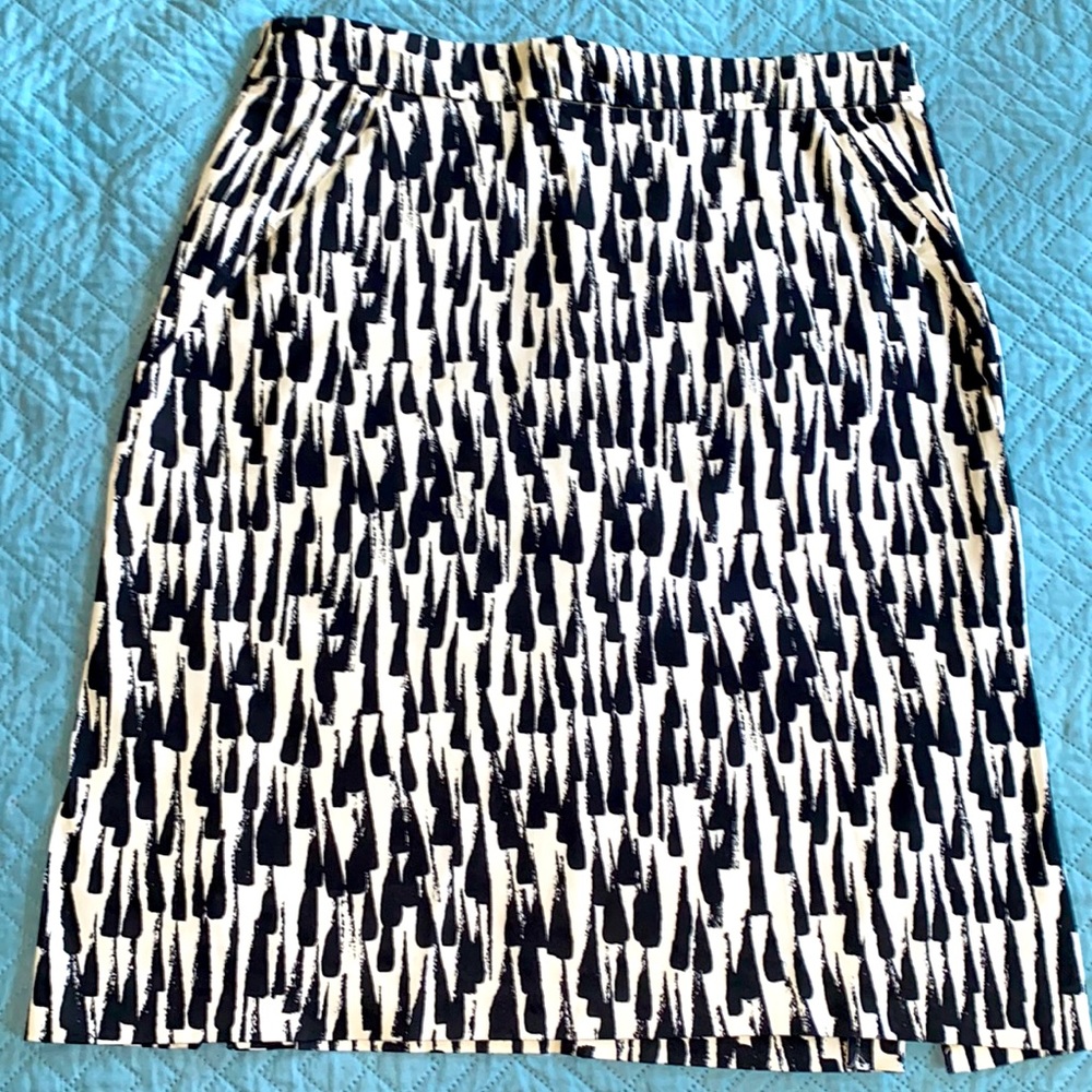 New York & Company Black & White Designed Skirt Size 8